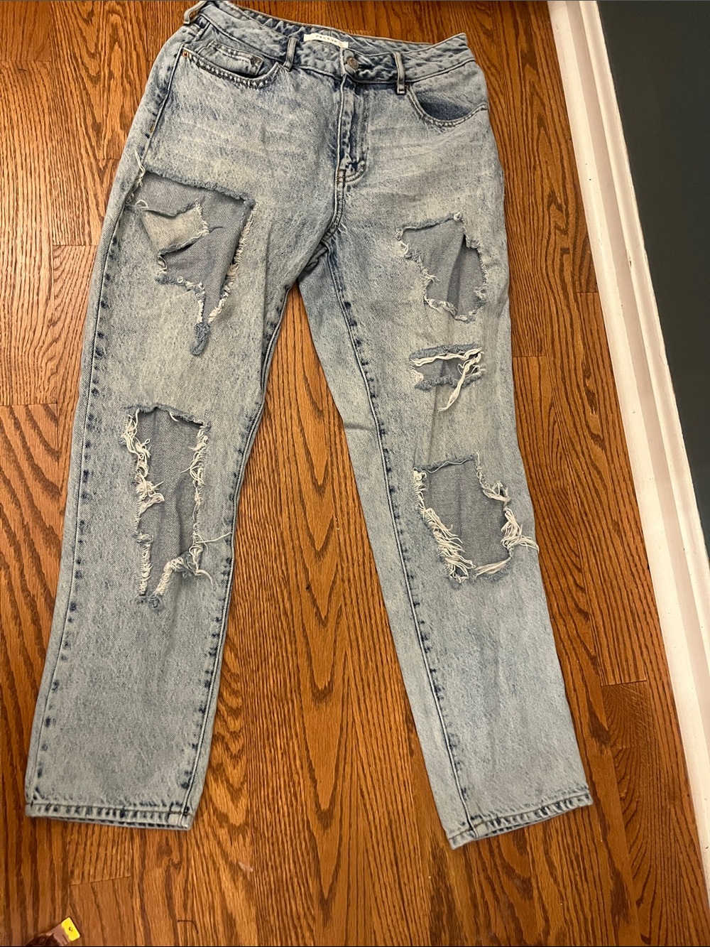PacSun Mom Jean size 27 light wash Distressed jeans